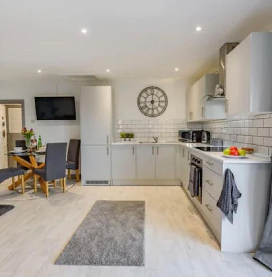 1 Bedroom Holiday Let In The Heart Of West Wales Carmarthen Exterior foto