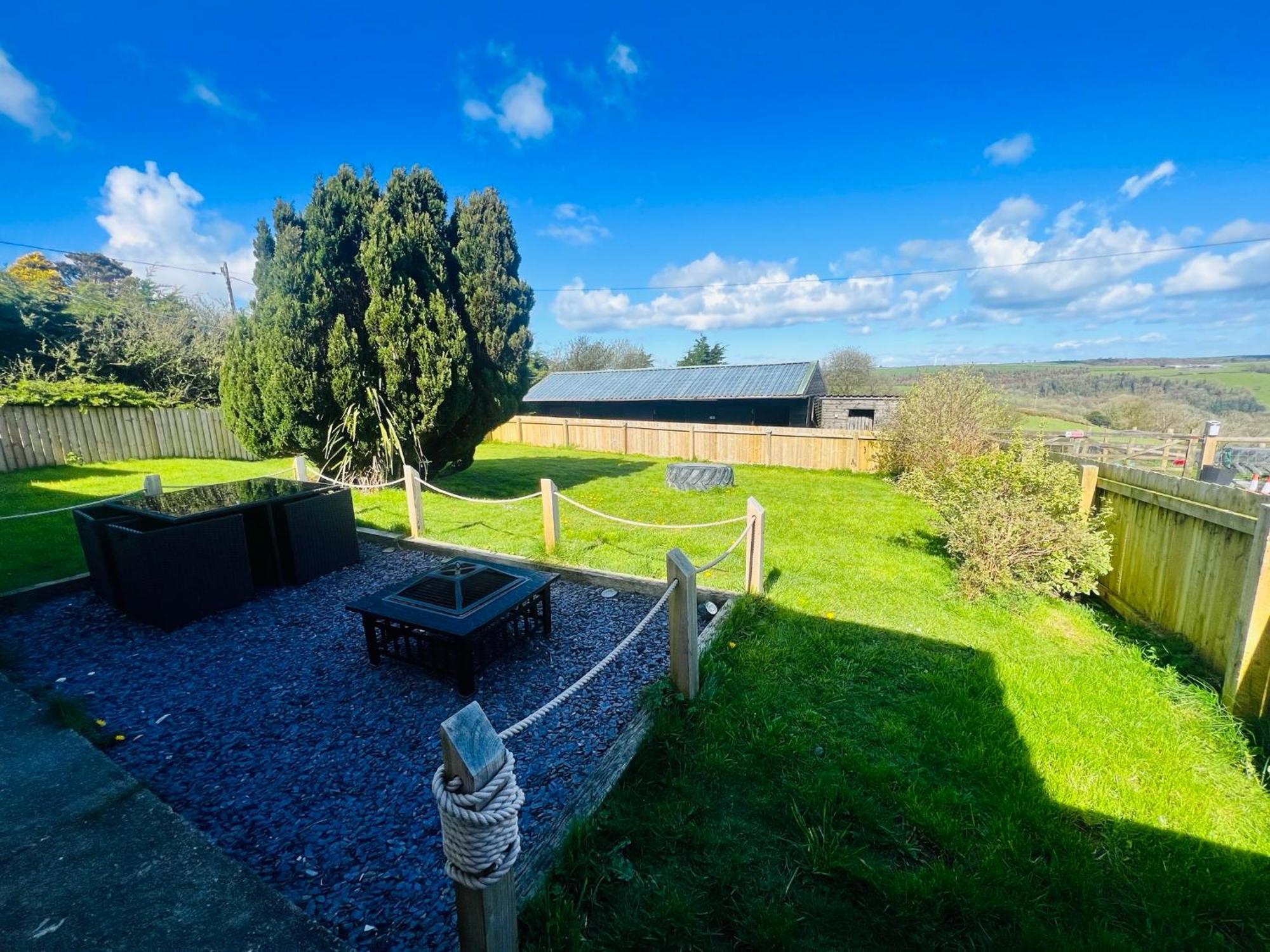 1 Bedroom Holiday Let In The Heart Of West Wales Carmarthen Exterior foto